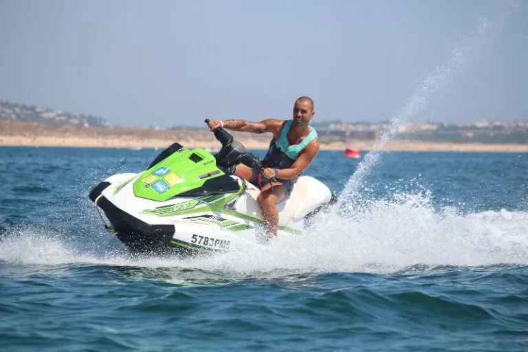 Desportos náuticos com Moments WaterSports - Jet Ski no Algarve
